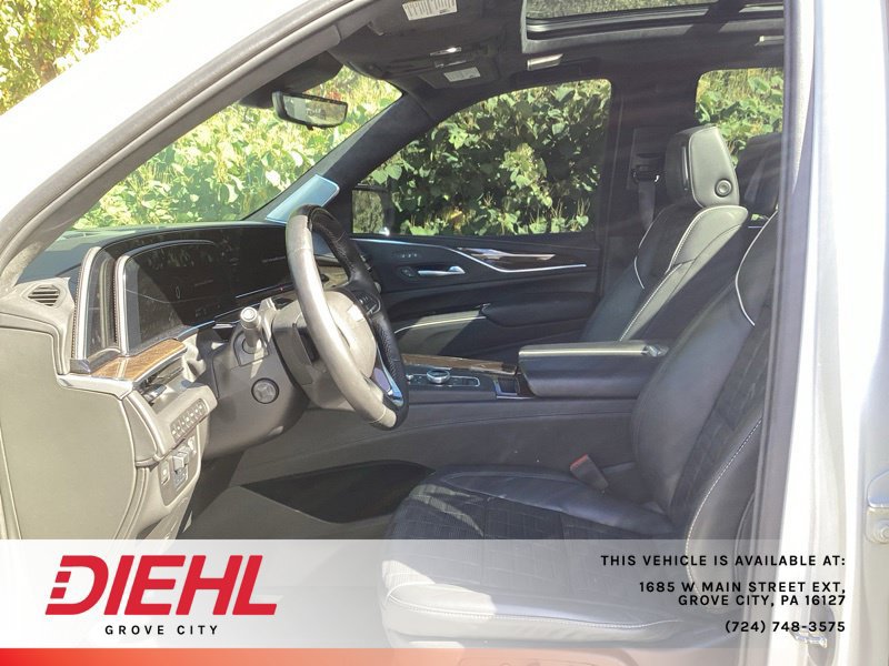 Used 2024 Cadillac Escalade Sport Platinum w/ LPO, ONYX Package AWD/4WD image 17