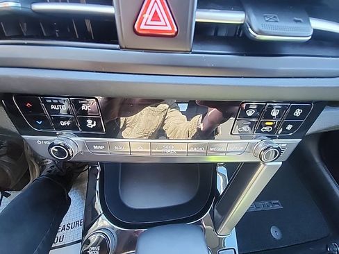 Used 2024 Kia Seltos SX image 16