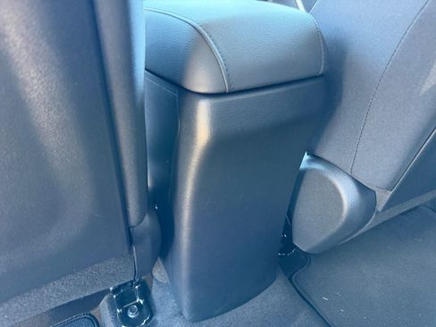 Used 2025 Kia Soul LX FWD image 33