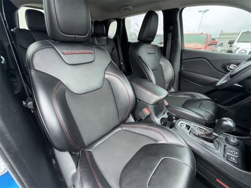 Used 2022 Jeep Cherokee Trailhawk image 15