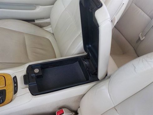 Used 2003 Lexus SC 430 Convertible image 32