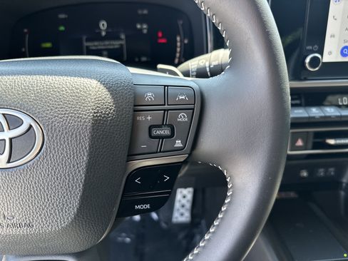 Used 2025 Toyota Camry SE FWD image 20