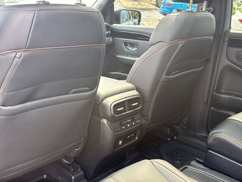 Used 2025 Honda Pilot TrailSport image 30