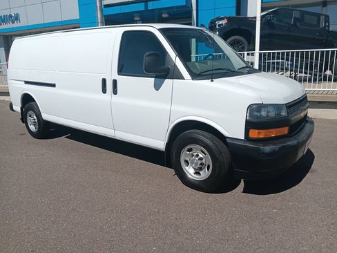 Used 2024 Chevrolet Express 3500 Extended w/ Driver Convenience Package RWD image 7