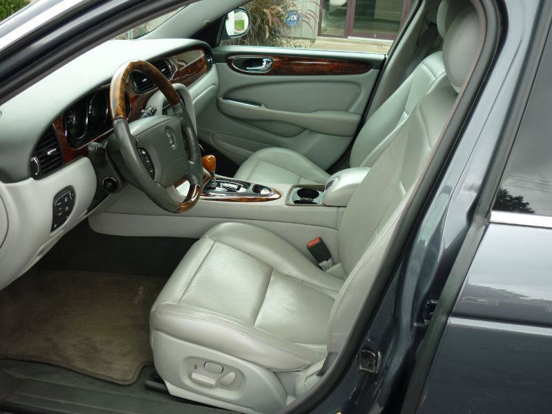 Used 2004 Jaguar XJ8 RWD image 8