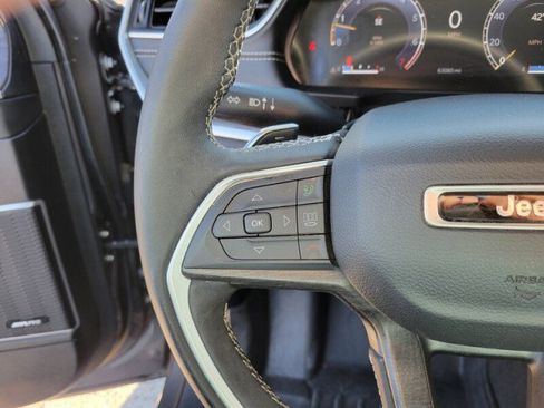 Used 2023 Jeep Grand Cherokee L Limited w/ Luxury Tech Group II image 18