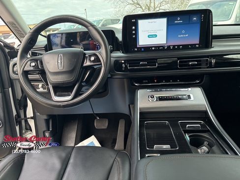 Used 2025 Lincoln Aviator 2WD image 22