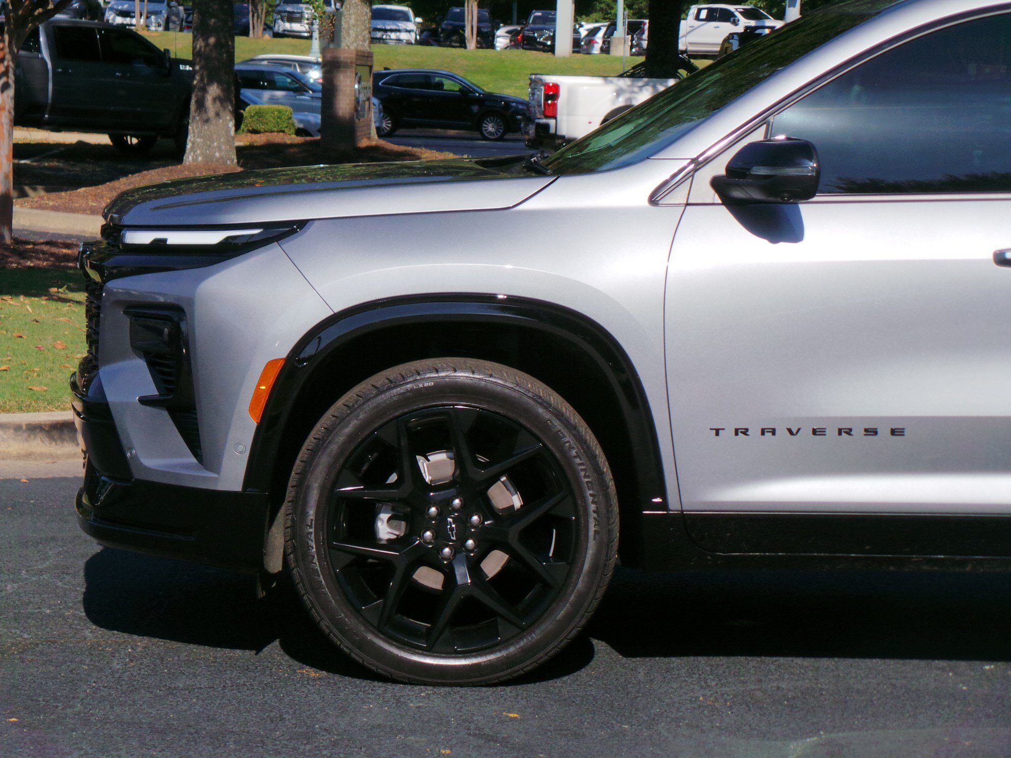 Used 2025 Chevrolet Traverse RS FWD image 25
