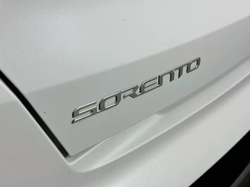 Used 2023 Kia Sorento S w/ Panoramic Sunroof Package FWD image 7