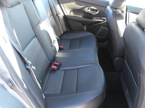 Used 2025 Nissan Sentra SR w/ SR Premium Package image 16