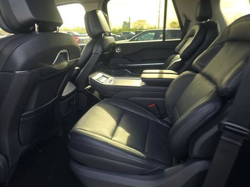 Used 2025 Lincoln Navigator Reserve AWD/4WD image 11