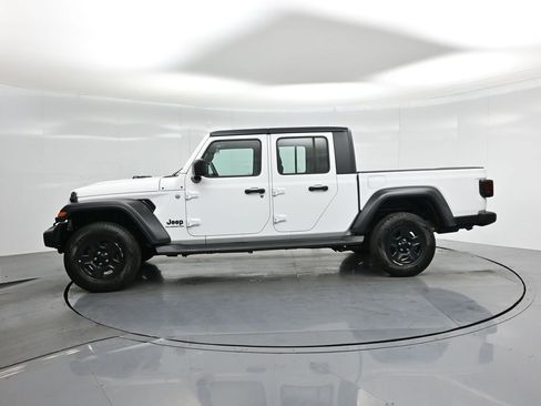Used 2020 Jeep Gladiator Sport image 25