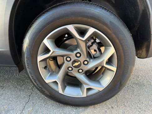 Used 2025 Chevrolet Trax LT w/ Driver Confidence Package image 29