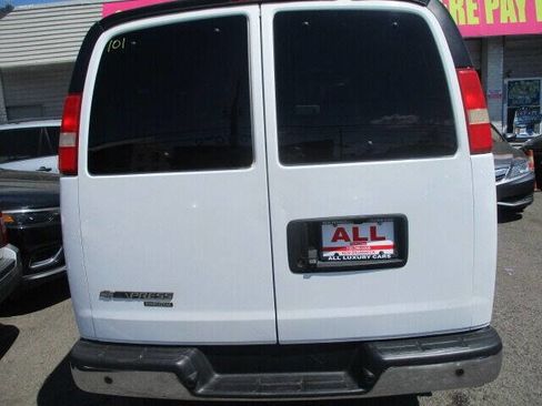 Used 2015 Chevrolet Express 2500 LT w/ LT Preferred Equipment Group image 3