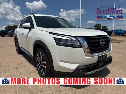 Used 2024 Nissan Pathfinder Platinum w/ Lighting Package (N92)