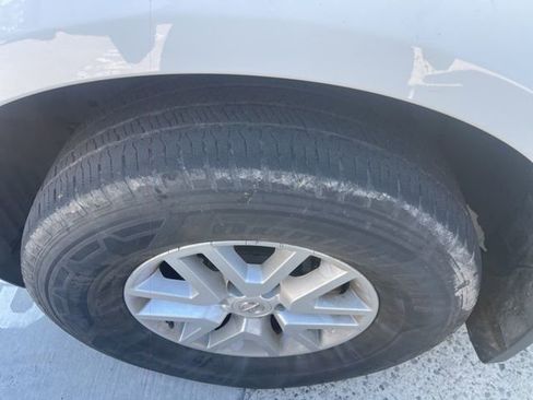 Used 2019 Nissan Frontier SV image 3