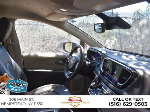 Used 2024 Chrysler Pacifica Touring-L FWD image 18