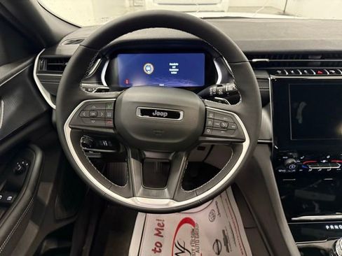 New 2025 Jeep Grand Cherokee L Laredo image 19