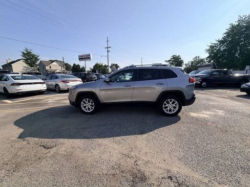 Used 2016 Jeep Cherokee Latitude AWD/4WD image 27