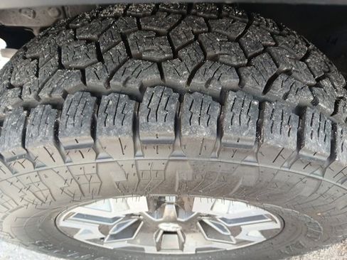 Used 2018 Toyota Tacoma TRD Off-Road image 18