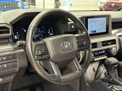 Used 2024 Toyota Tacoma SR5 AWD/4WD image 17