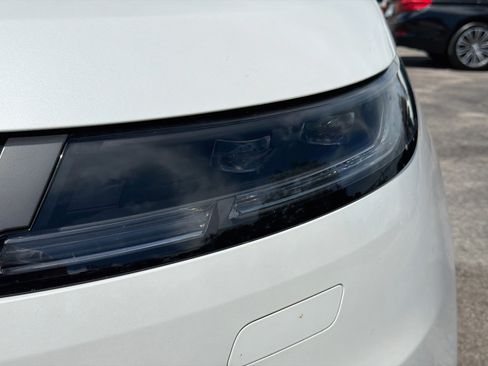 Used 2025 Land Rover Range Rover Sport SE AWD/4WD image 9