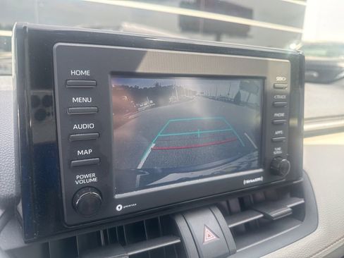 Used 2022 Toyota RAV4 XLE AWD/4WD image 12