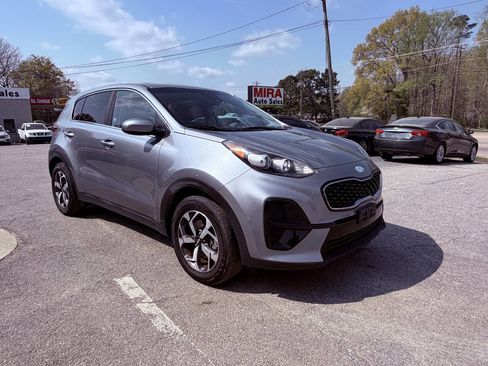 Used 2020 Kia Sportage LX FWD image 2