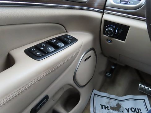 Used 2017 Jeep Grand Cherokee Overland w/ Jeep Active Safety Group image 35