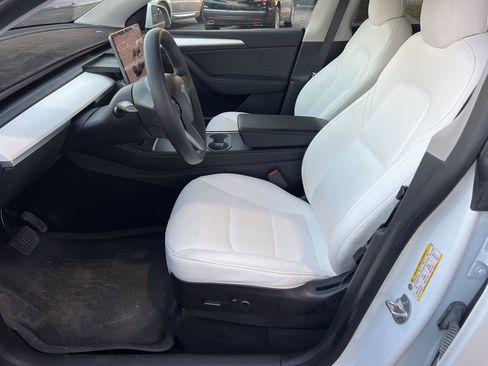 Used 2022 Tesla Model Y Long Range image 22