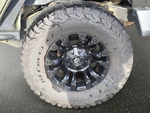 Used 2015 Jeep Wrangler Unlimited Rubicon w/ Dual Top Group image 35