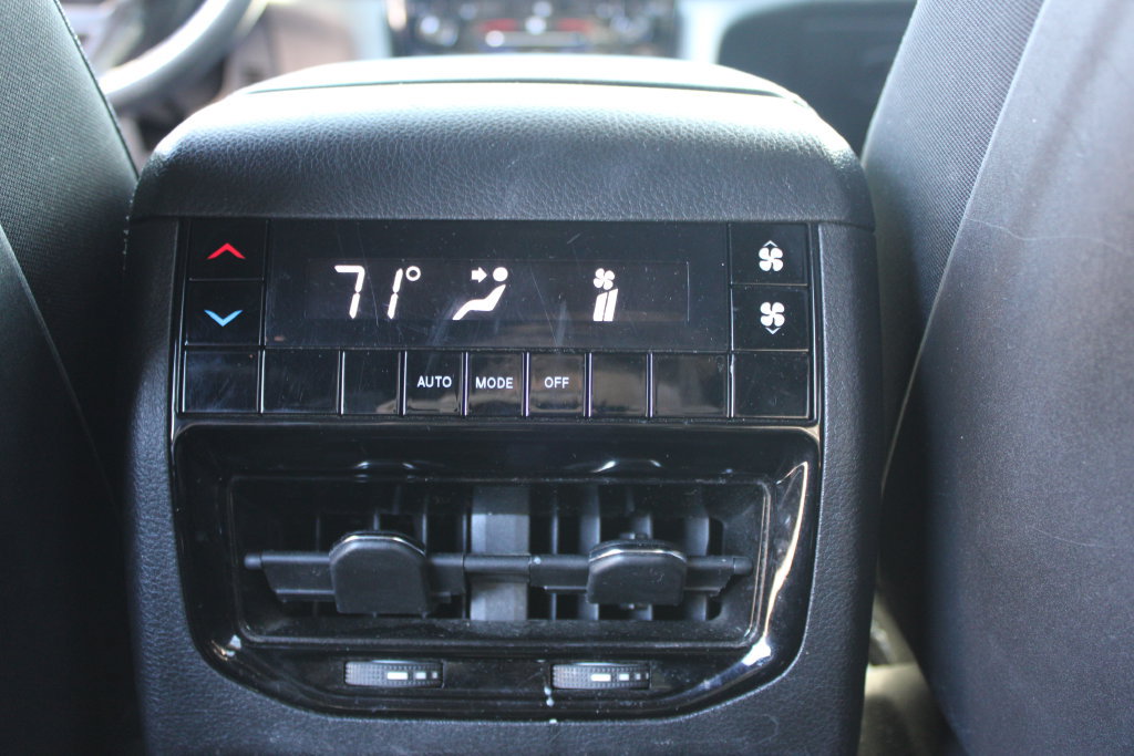 Used 2024 Jeep Grand Cherokee L Altitude AWD/4WD image 19
