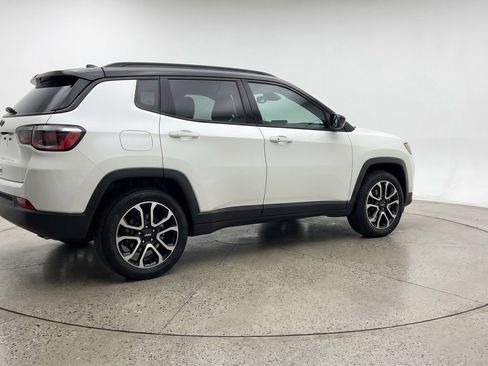 Used 2025 Jeep Compass Trailhawk AWD/4WD image 9