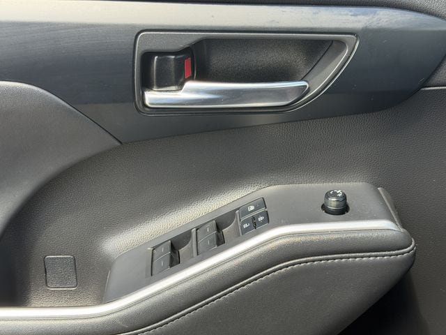 Used 2022 Toyota Highlander XSE FWD image 23