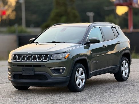 Used 2020 Jeep Compass Latitude w/ Cold Weather Group AWD/4WD image 6