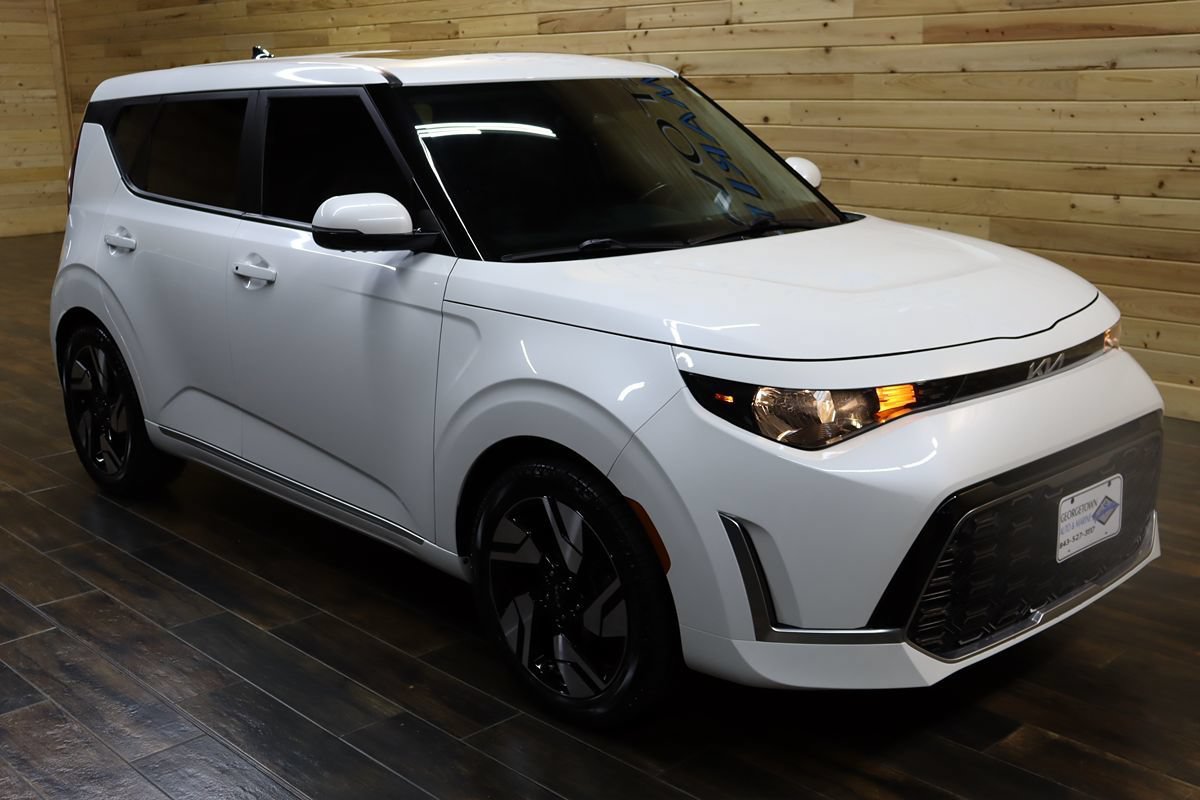 Used 2023 Kia Soul GT-Line FWD image 2