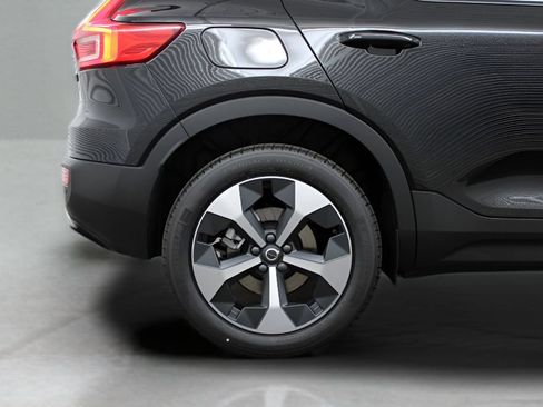 New 2026 Volvo XC40 B5 Core w/ Protection Package Premier AWD/4WD image 12