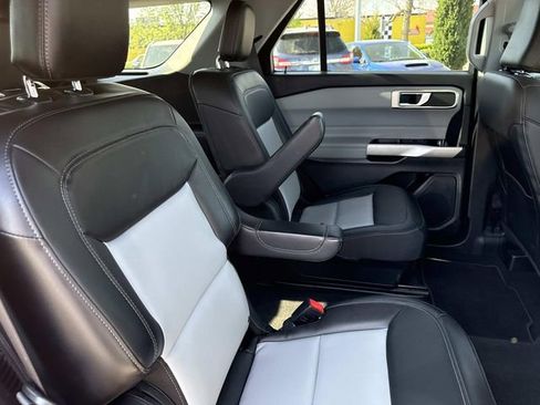 Used 2022 Ford Explorer XLT w/ Equipment Group 202A AWD/4WD image 21