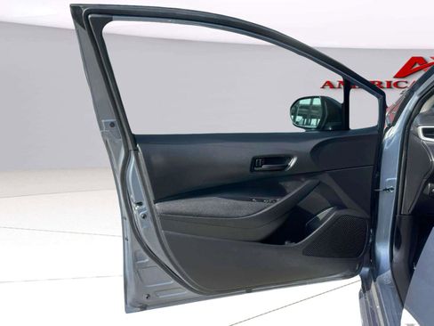 Used 2025 Toyota Corolla LE FWD image 17