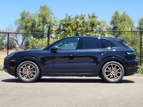 New 2026 Porsche Cayenne GTS AWD/4WD image 2