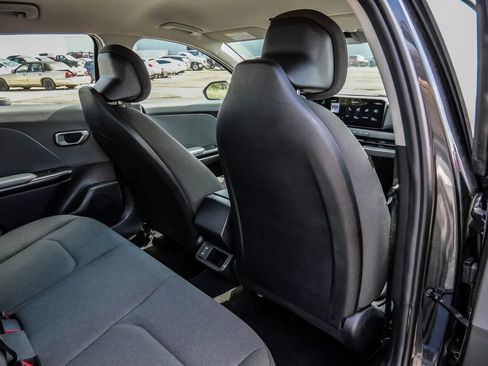 Used 2025 Kia K4 LXS image 19