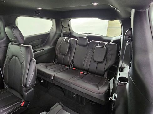 New 2026 Chrysler Pacifica Select image 35