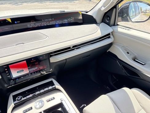 New 2026 Lincoln Navigator L Premier AWD/4WD image 15