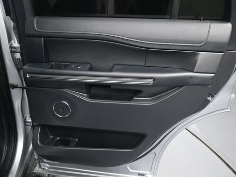 Certified 2023 Ford Expedition XLT image 19