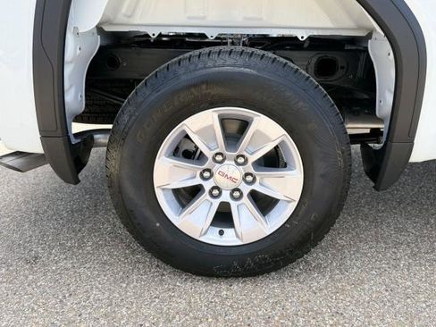 New 2026 GMC Sierra 1500 SLE image 12