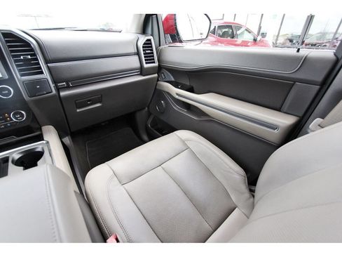 Used 2018 Ford Expedition XLT w/ Equipment Group 202A RWD image 11