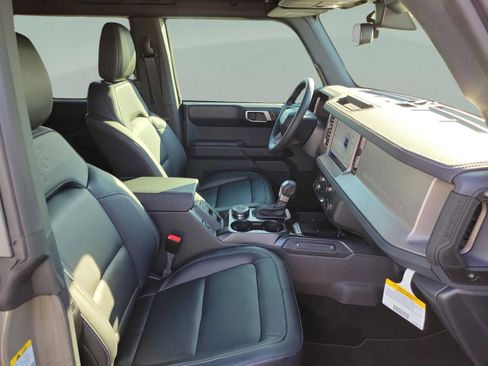 New 2025 Ford Bronco Outer Banks w/ Black Appearance Package image 26