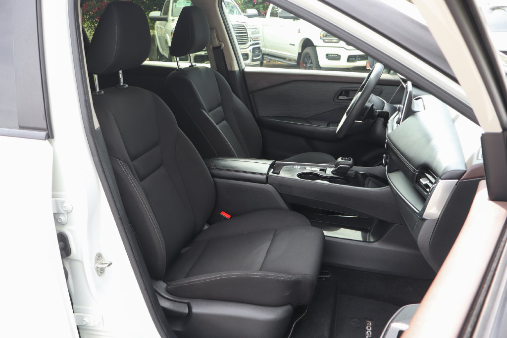 Used 2023 Nissan Rogue S FWD image 36