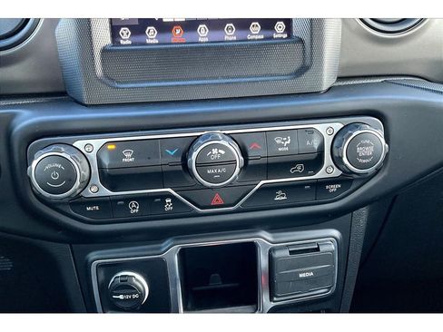Certified 2022 Jeep Wrangler Unlimited Sport AWD/4WD image 30