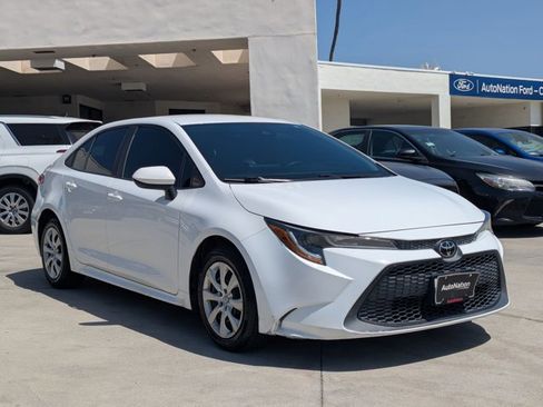 Used 2020 Toyota Corolla LE w/ Carpet Mat Package (TMS) FWD image 3